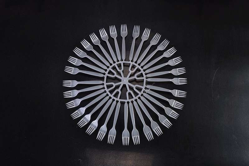 Plastic fork